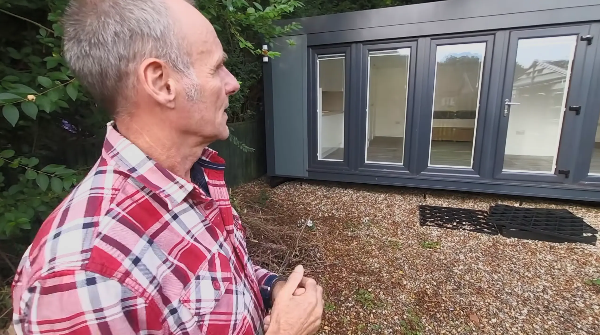 Inside a 24'×17' annexe flat — Alex's video tour